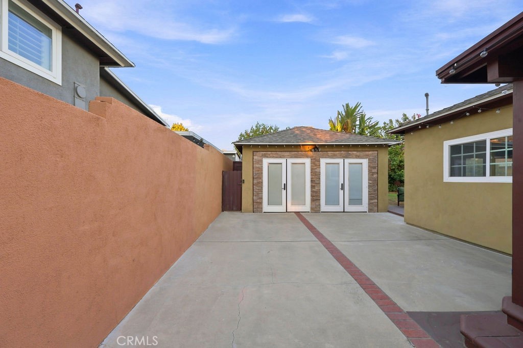 2812 N Buena Vista Street