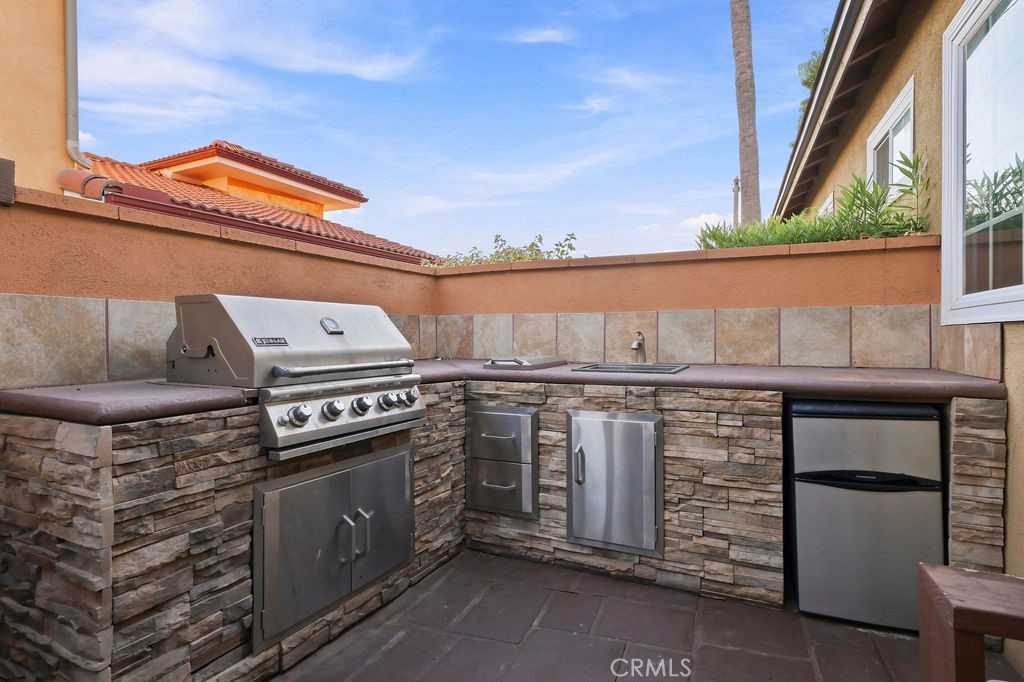 2812 N Buena Vista Street