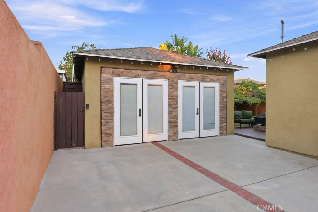 2812 N Buena Vista Street