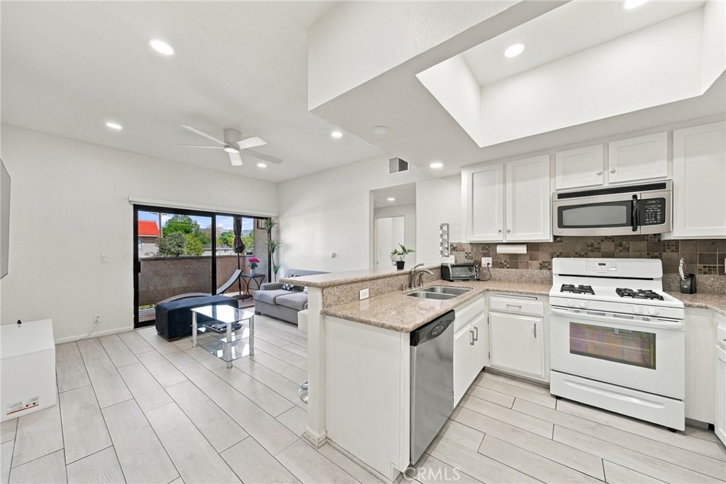 10943 Laurel Canyon Boulevard B9