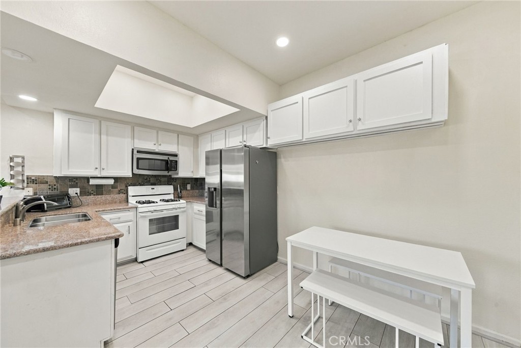 10943 Laurel Canyon Boulevard B9