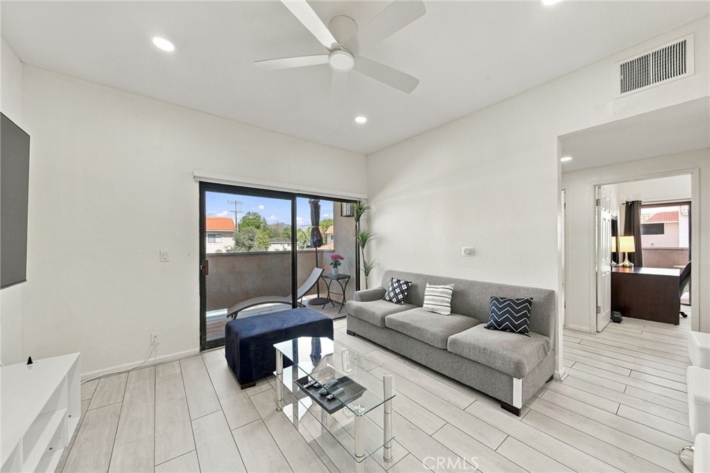10943 Laurel Canyon Boulevard B9