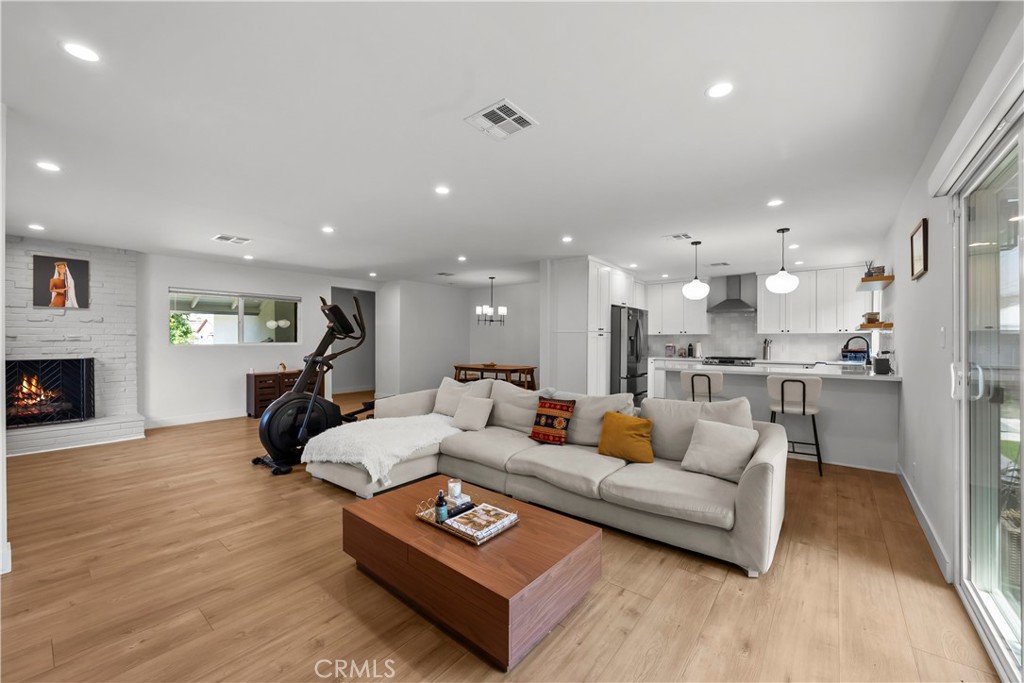 6946 Alcove
