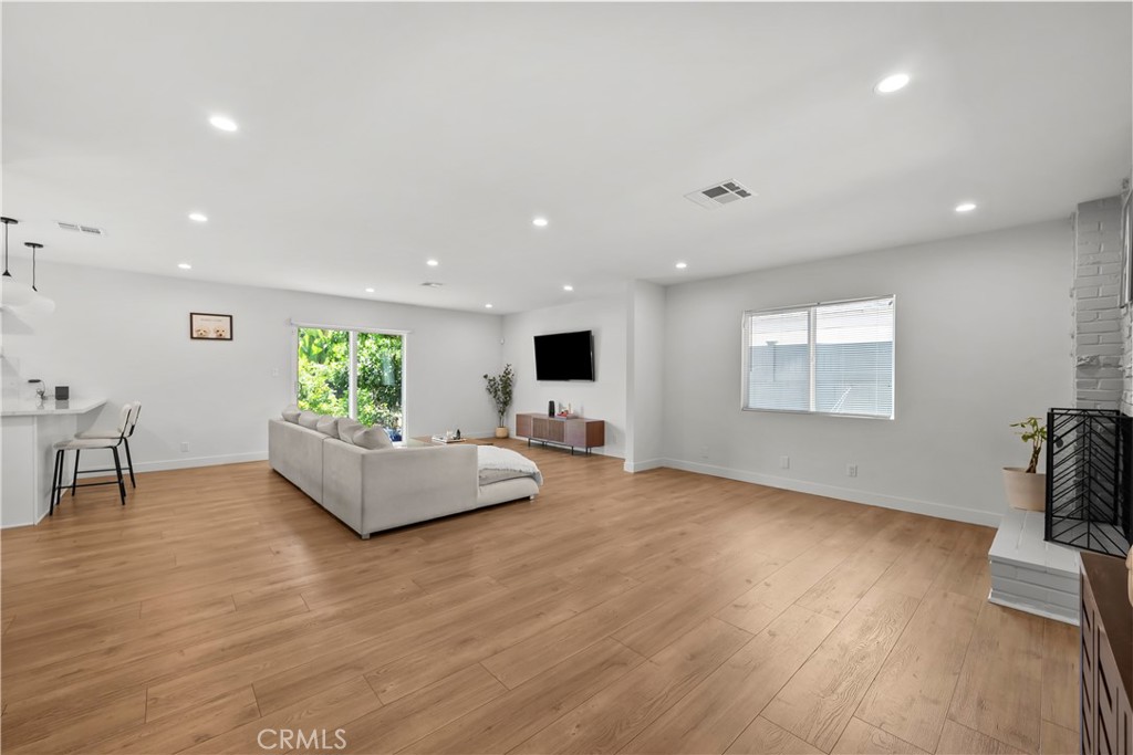 6946 Alcove