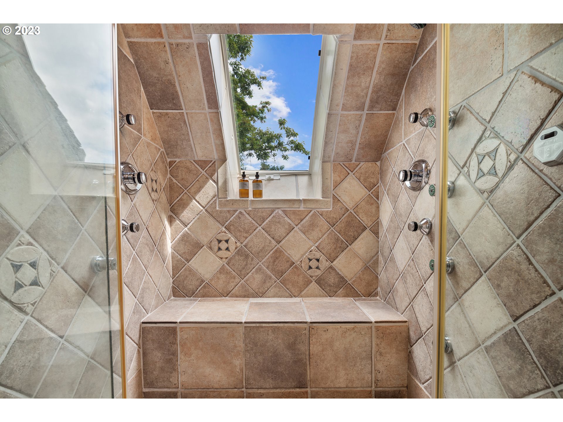 1816 S PALATINE HILL RD