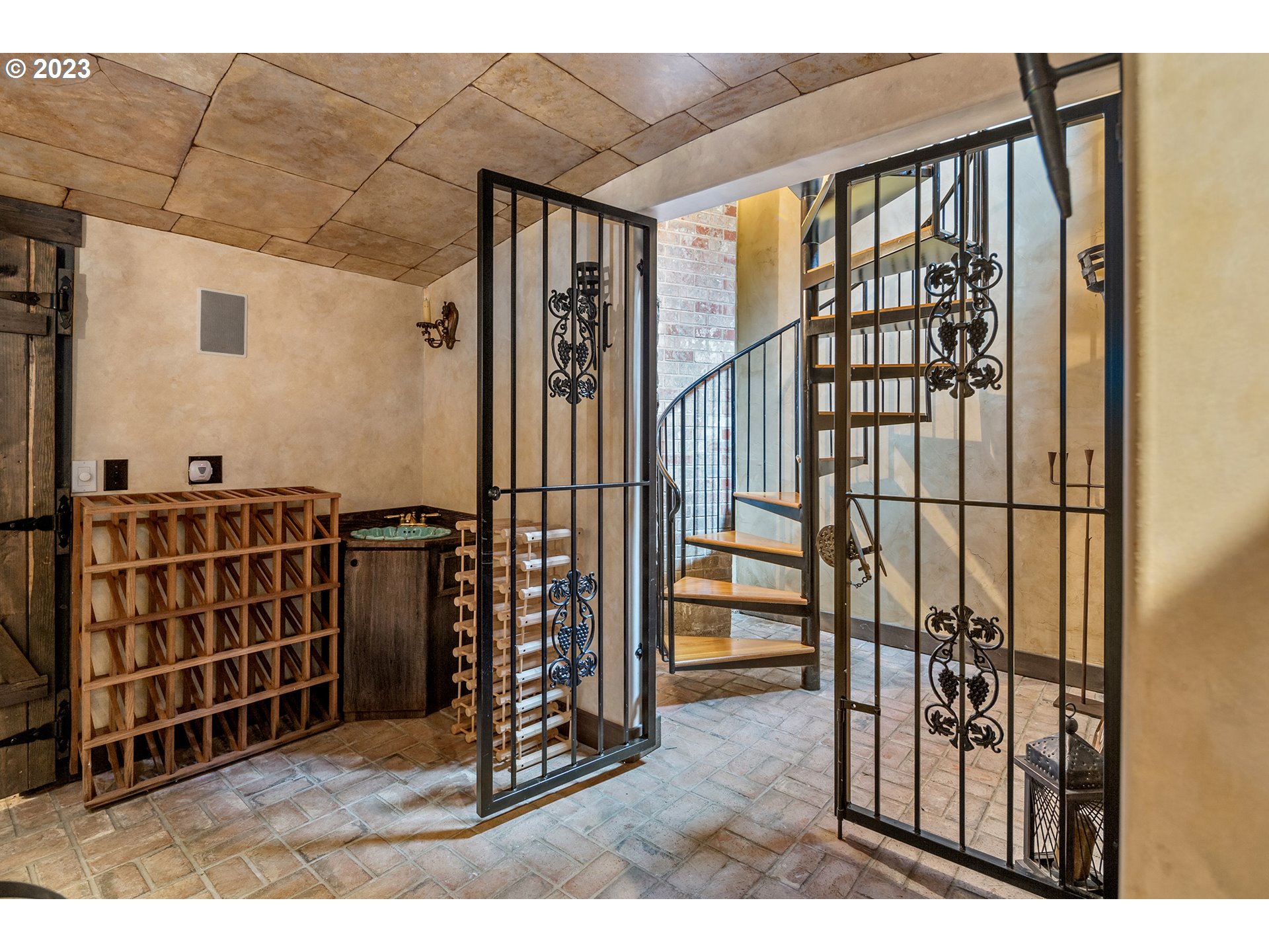 1816 S PALATINE HILL RD