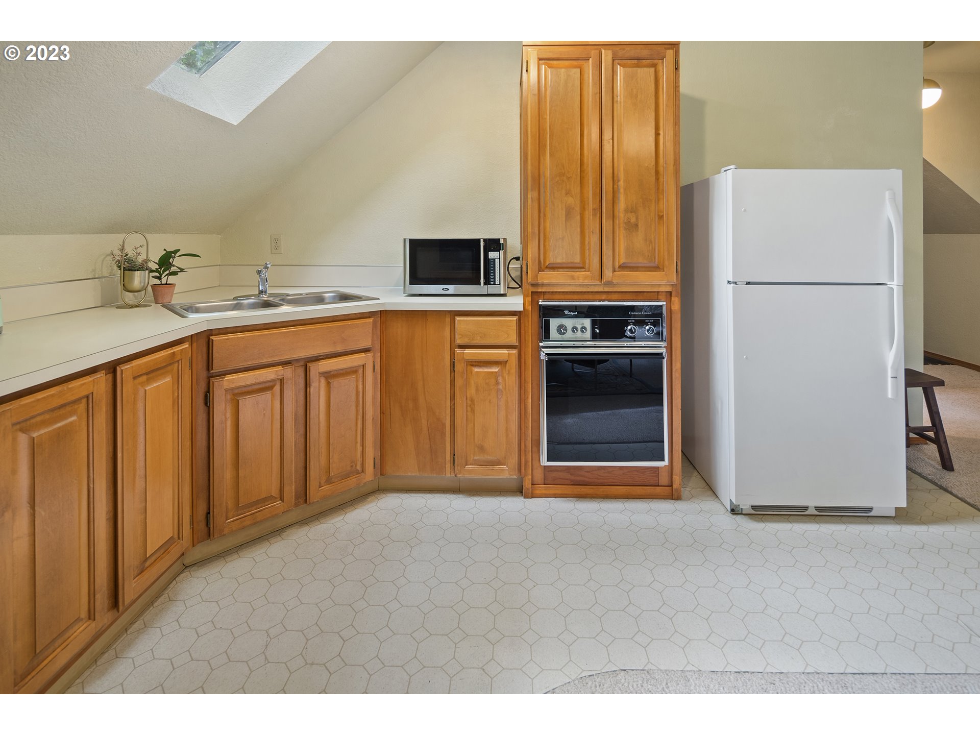 1816 S PALATINE HILL RD