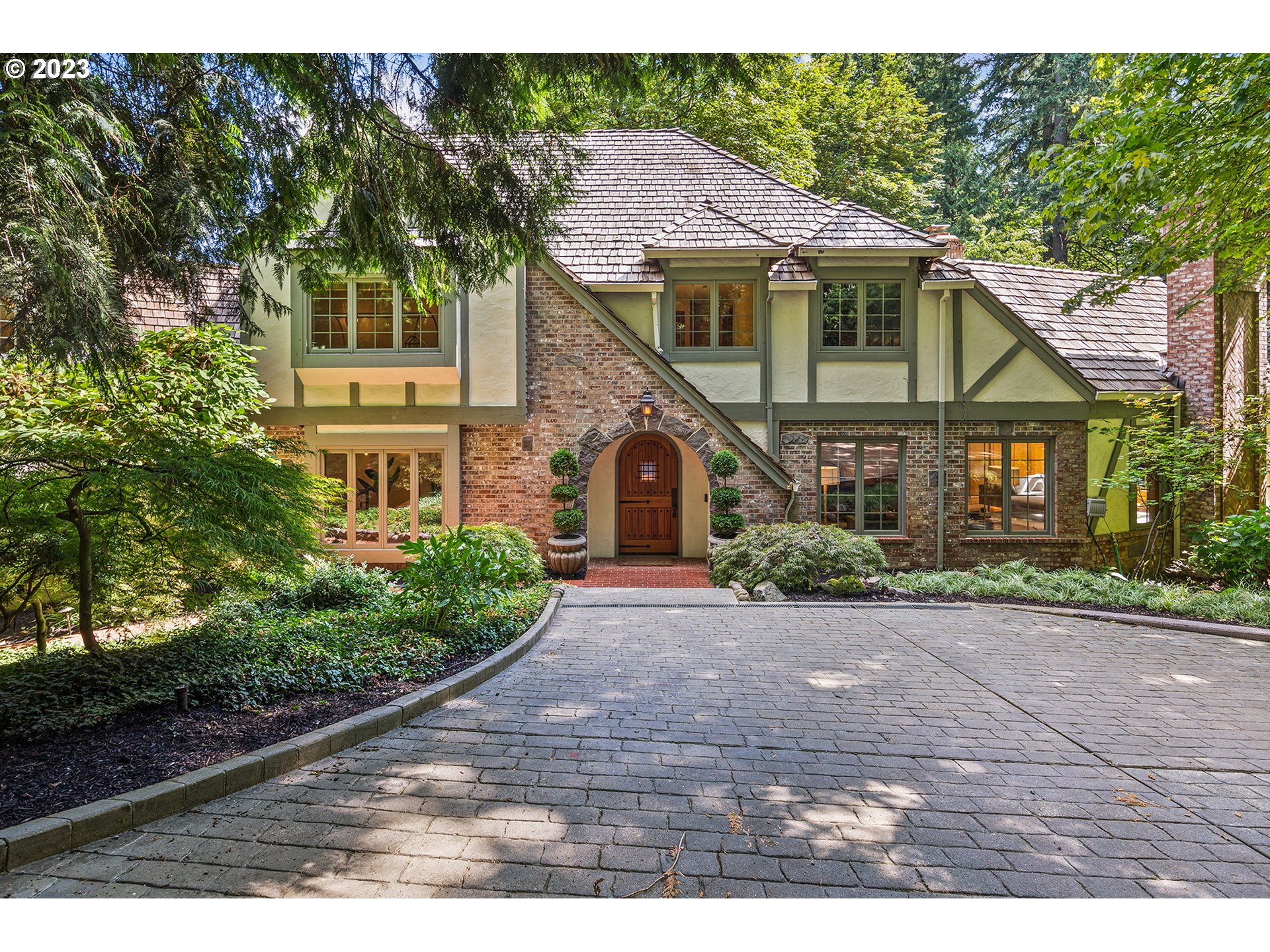 1816 S PALATINE HILL RD