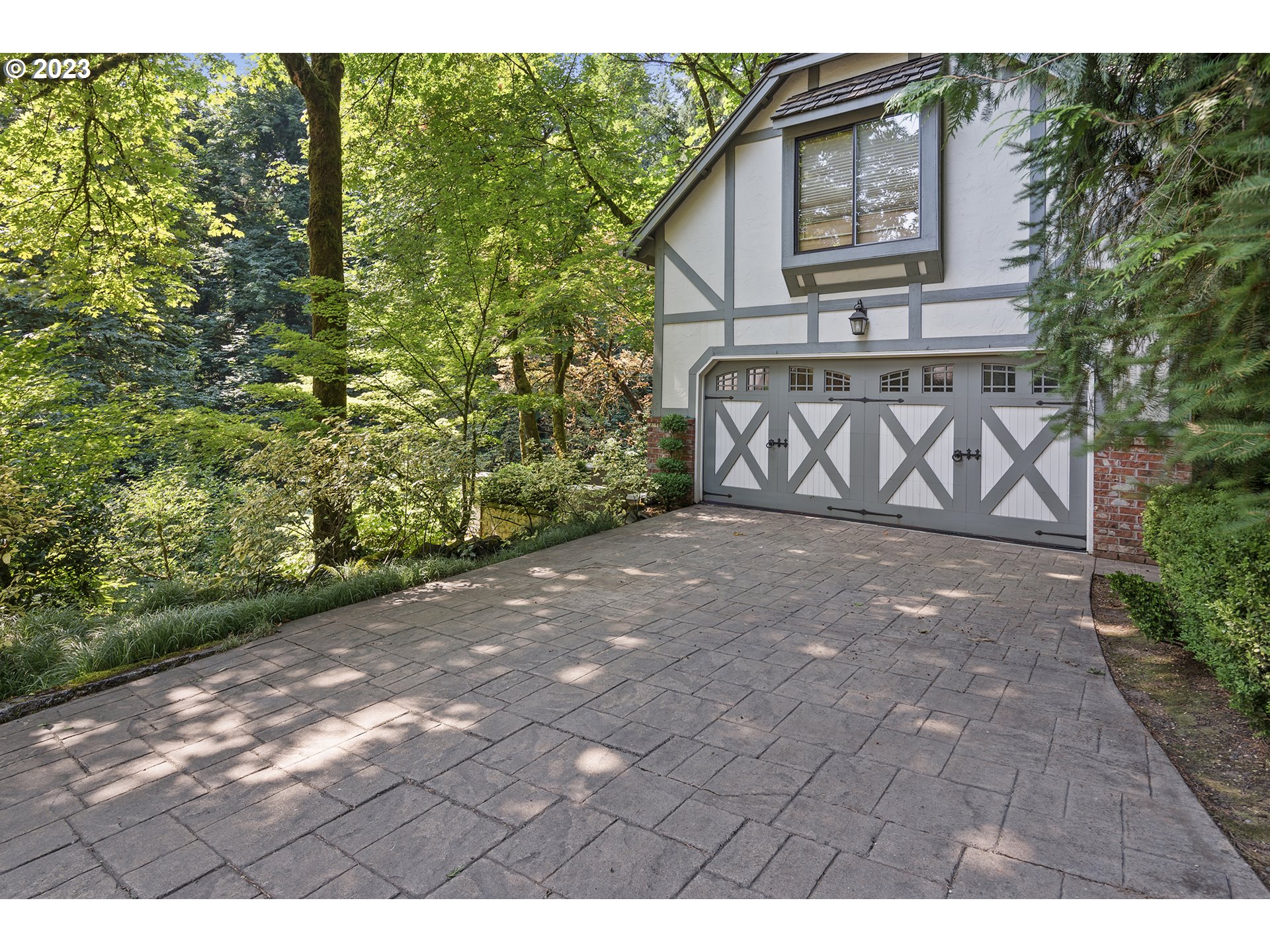 1816 S PALATINE HILL RD