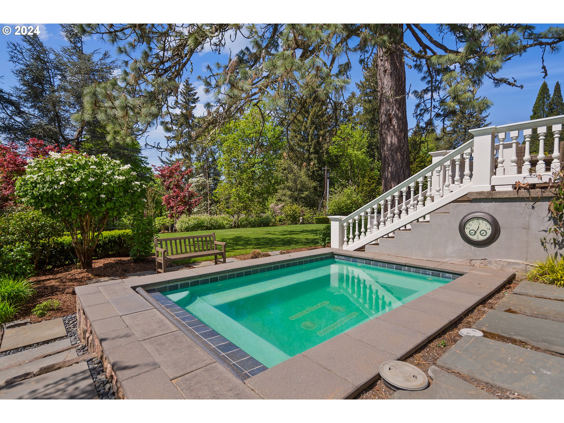1128 S MILITARY RD