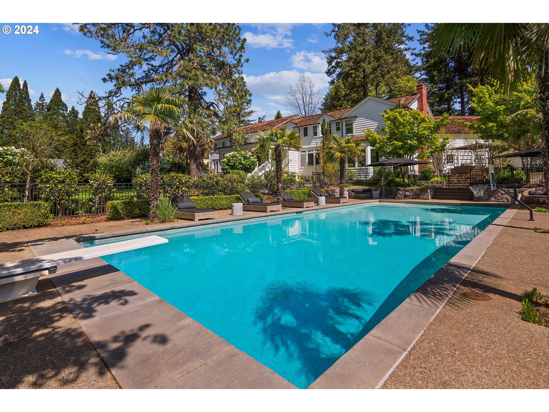 1128 S MILITARY RD