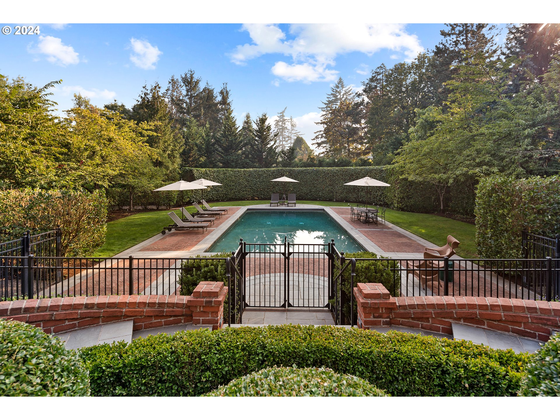 1500 S MILITARY RD