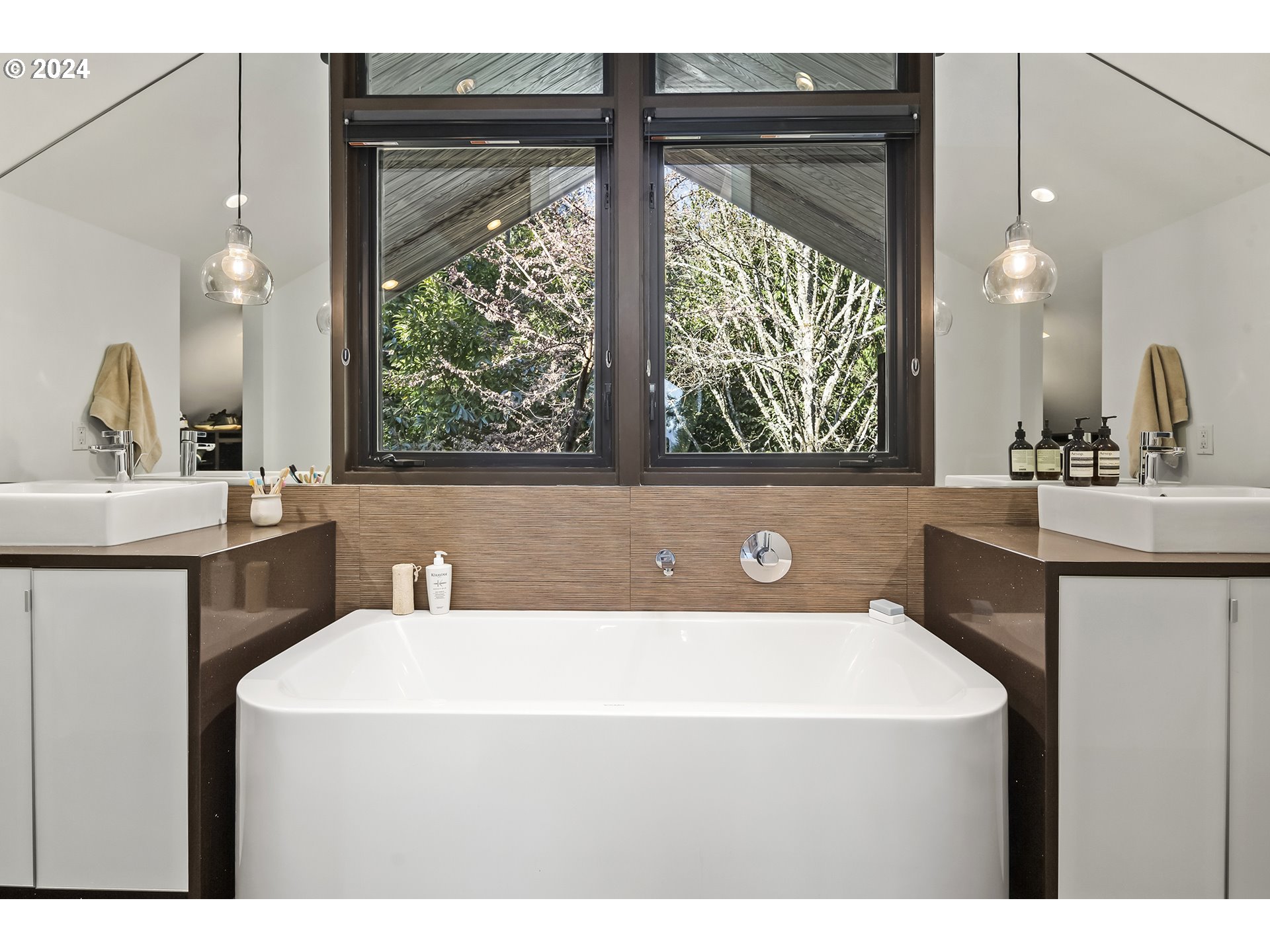 1870 S PALATINE HILL RD