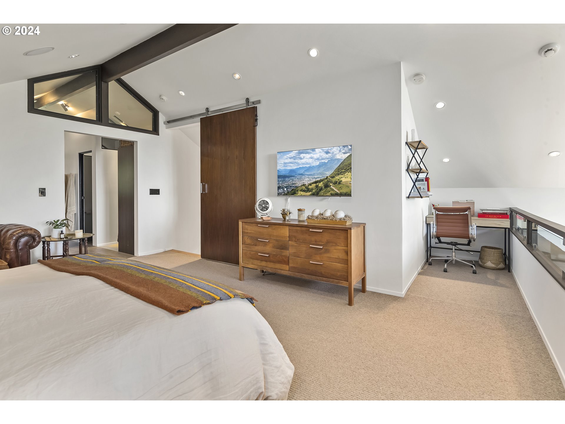 1870 S PALATINE HILL RD