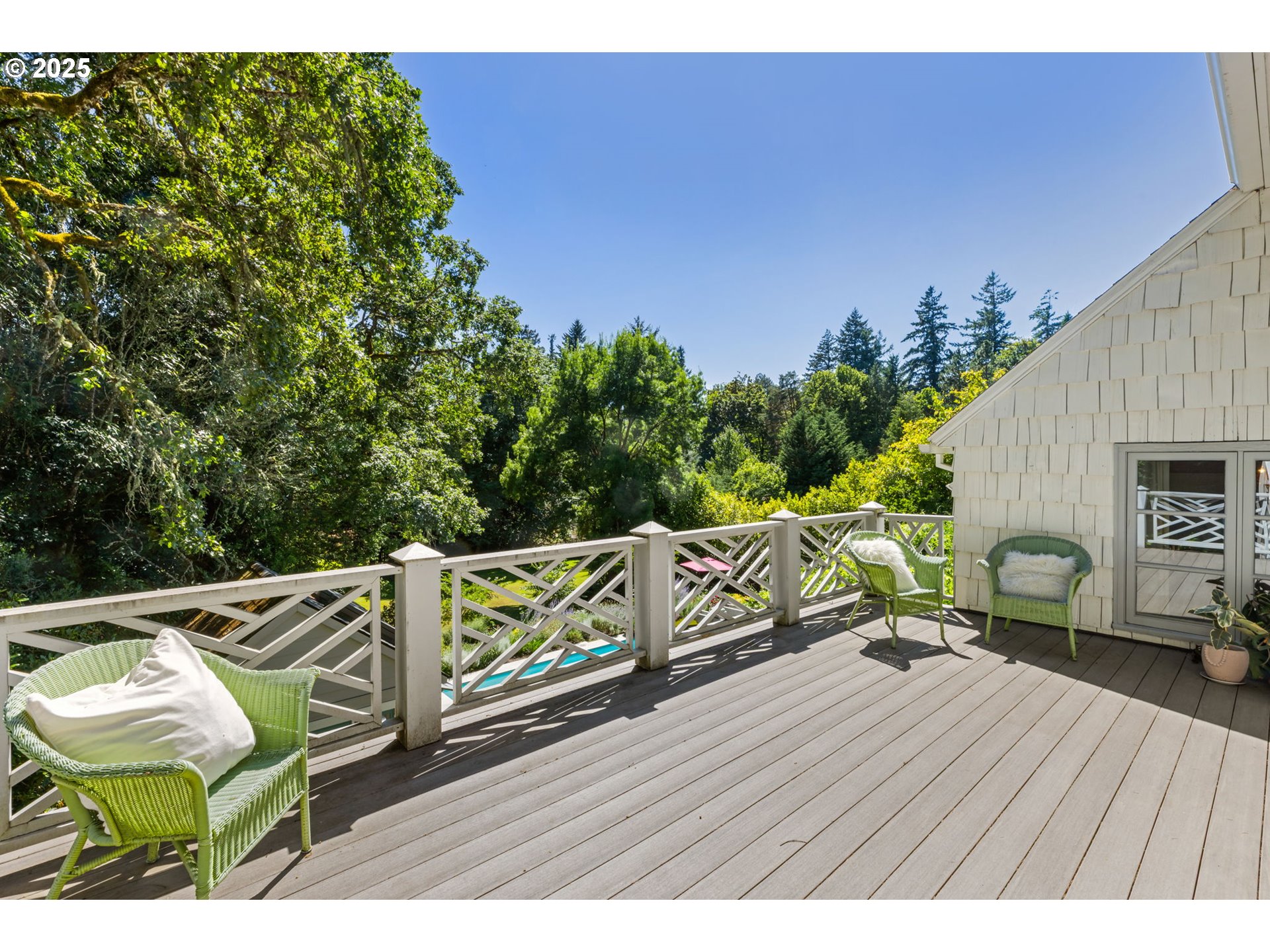 1546 S MILITARY RD