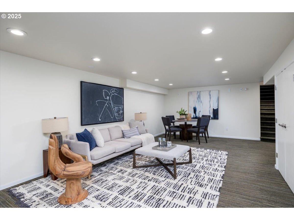 1622 SW MIDVALE RD, Portland