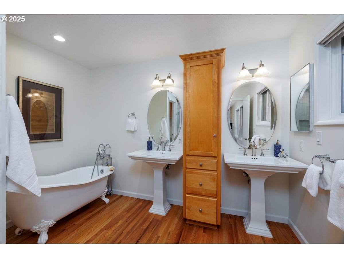 1622 SW MIDVALE RD, Portland