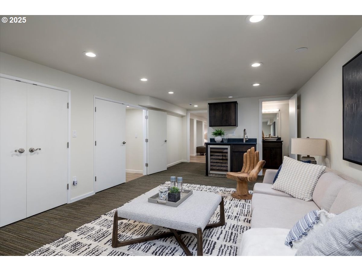 1622 SW MIDVALE RD, Portland