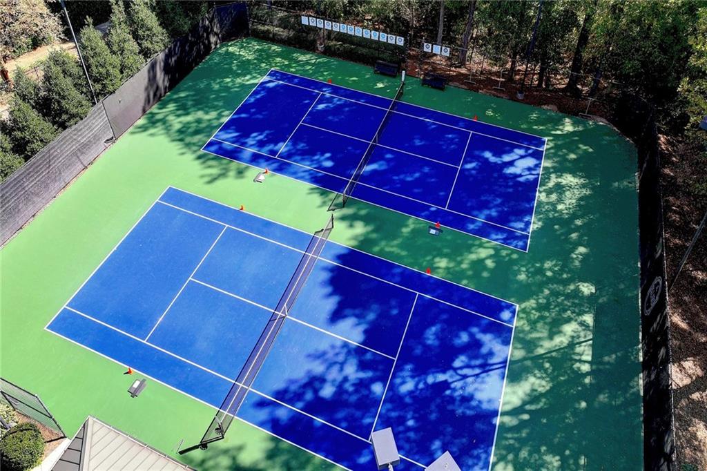 9036 Riverbend Manor