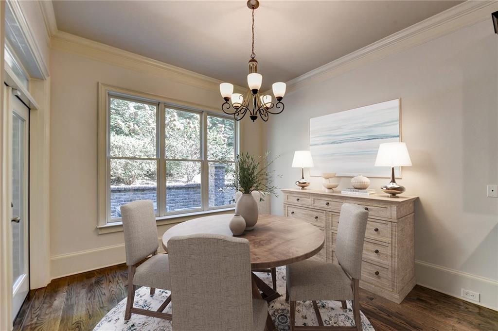 9036 Riverbend Manor