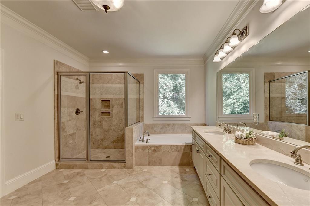 9036 Riverbend Manor