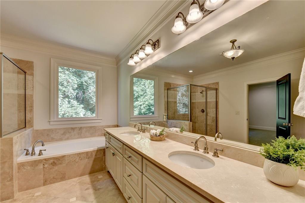 9036 Riverbend Manor