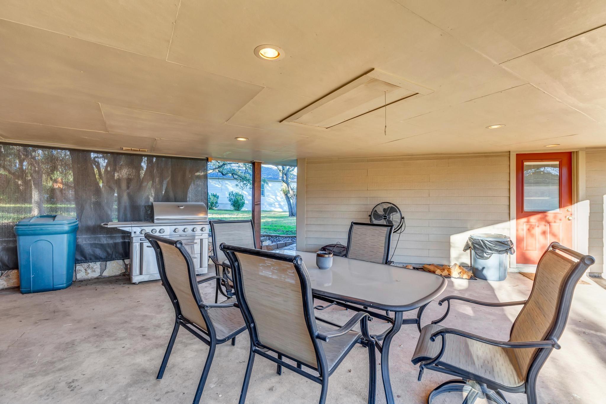 318 Coventry RD