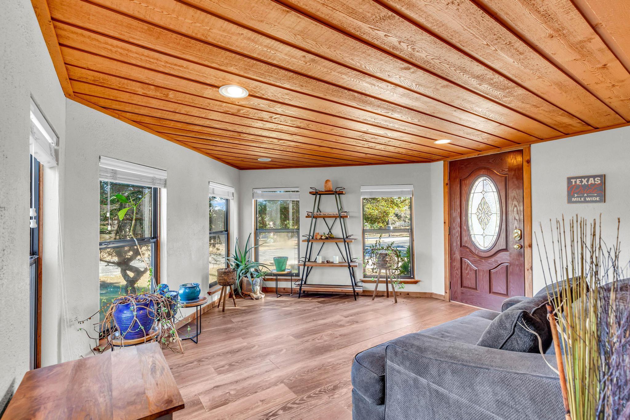318 Coventry RD