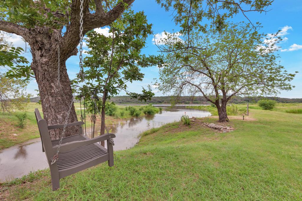 527 County Road 421A