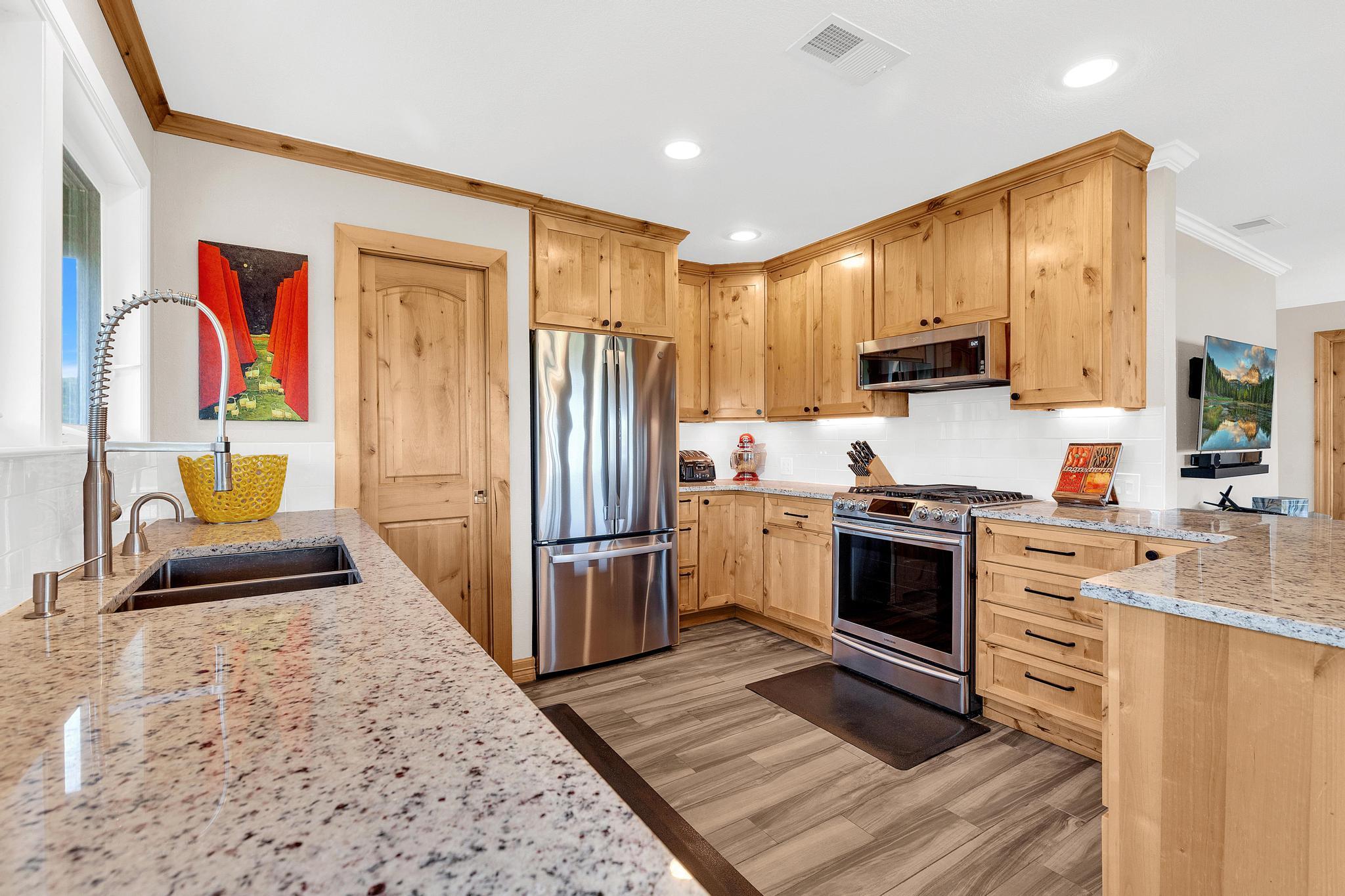 527 County Road 421A