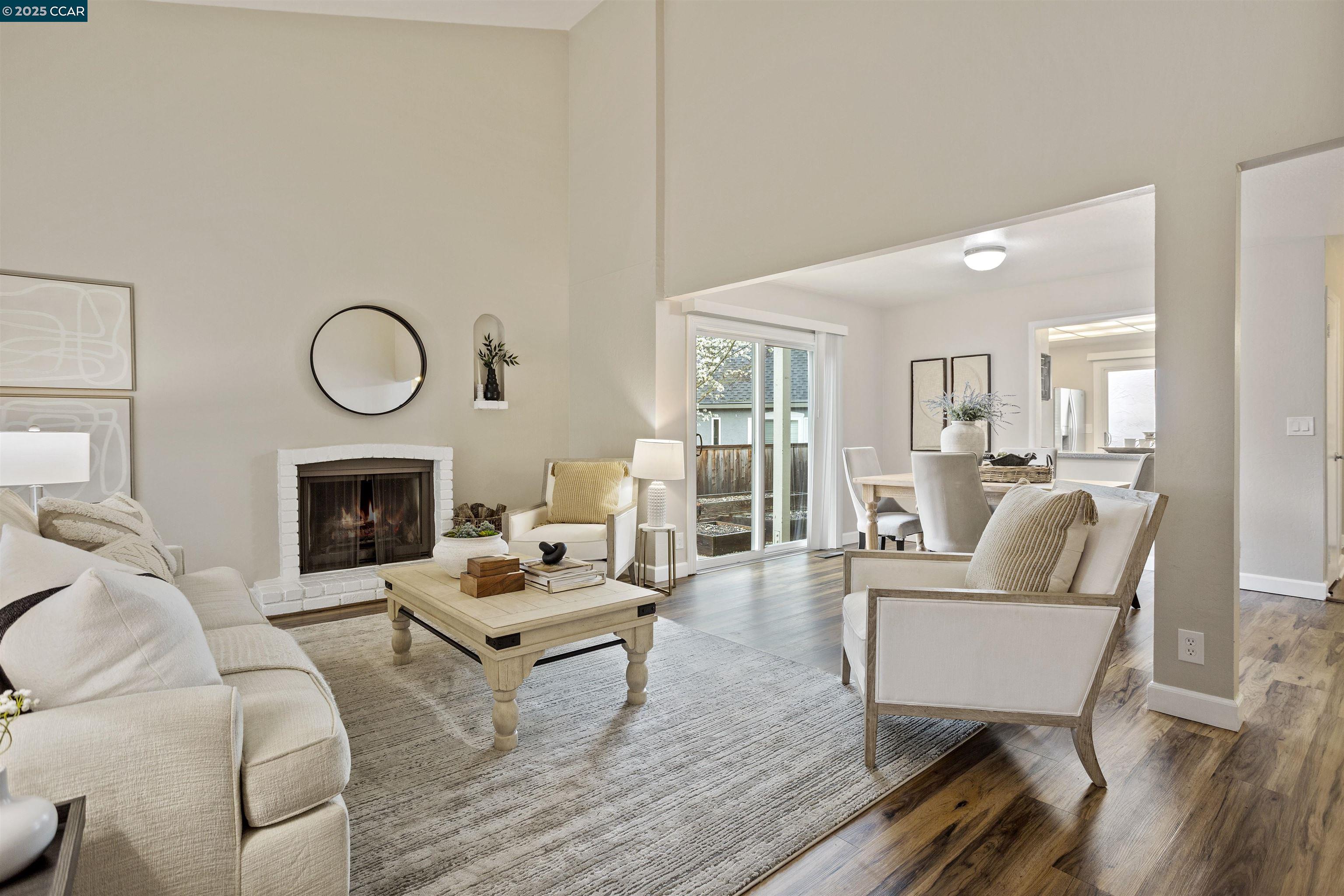 812 Country Club Dr
