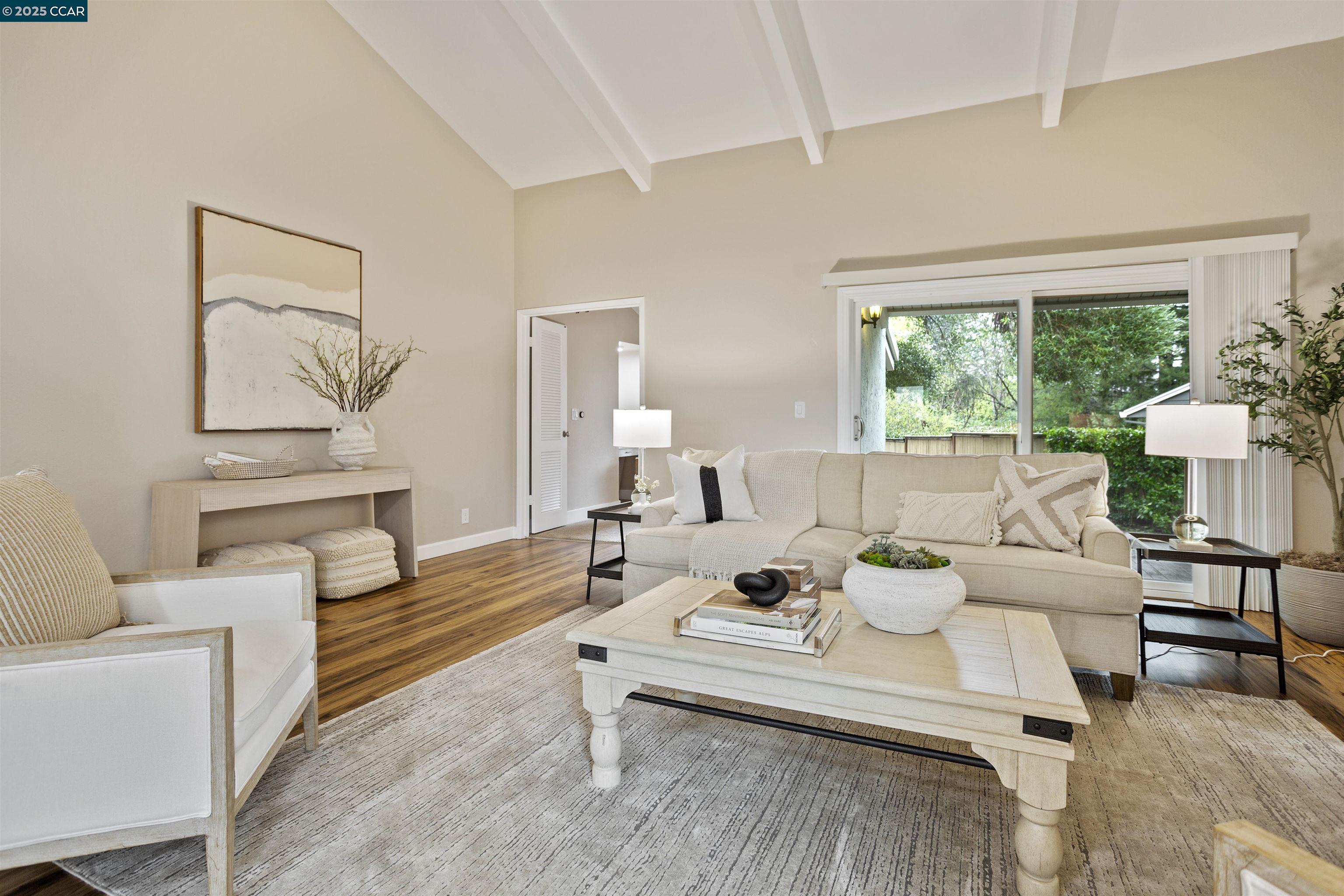 812 Country Club Dr
