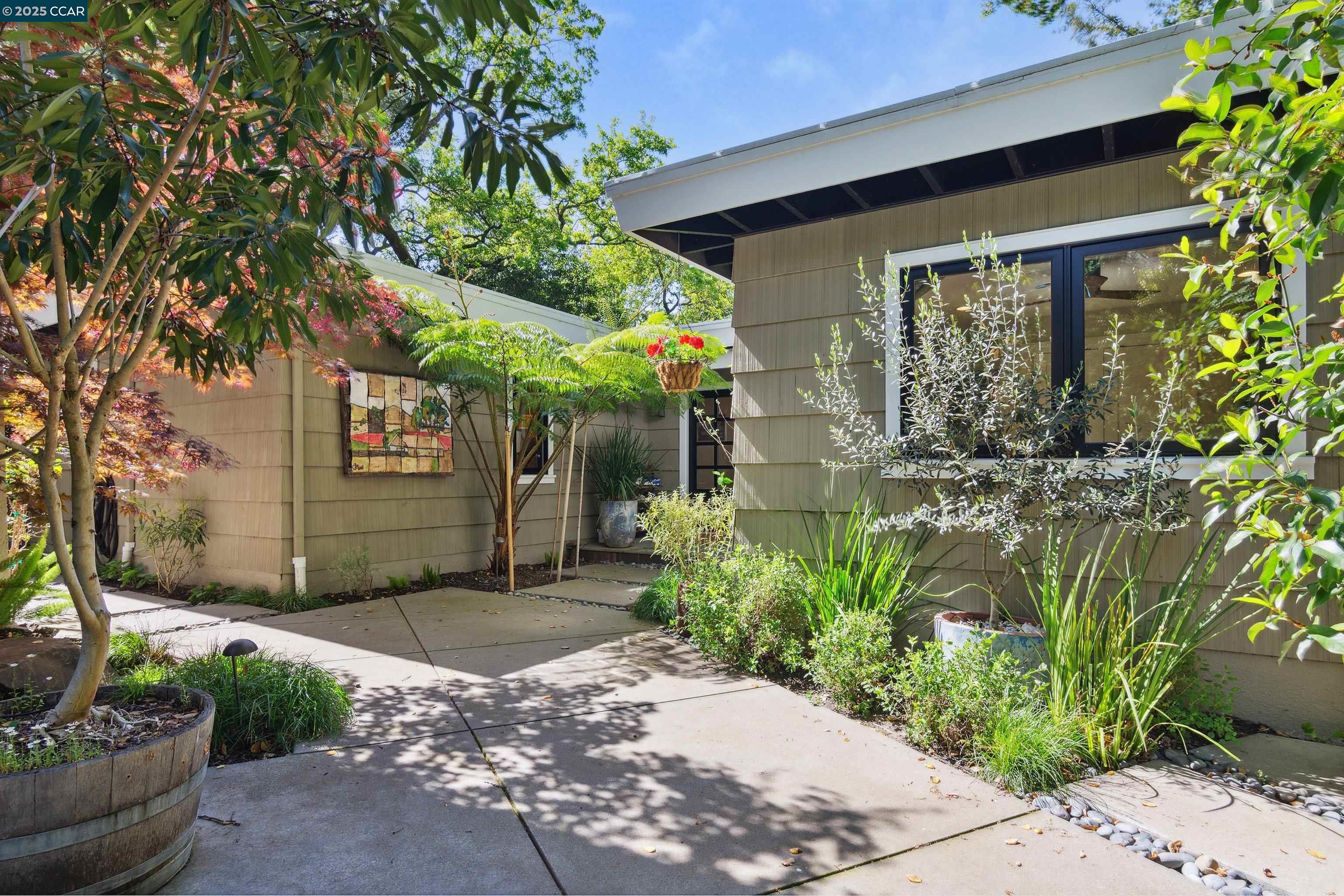 20 Mira Loma Rd