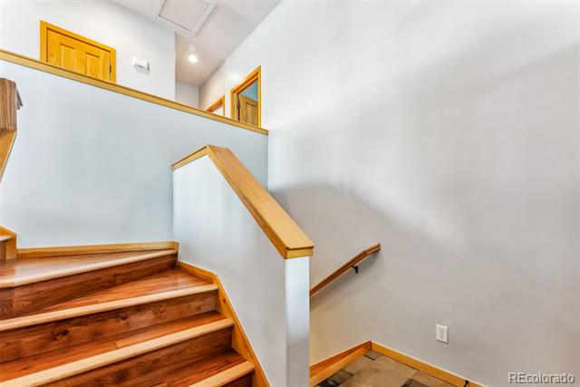 401 Kestrel Lane