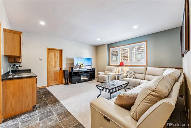 401 Kestrel Lane