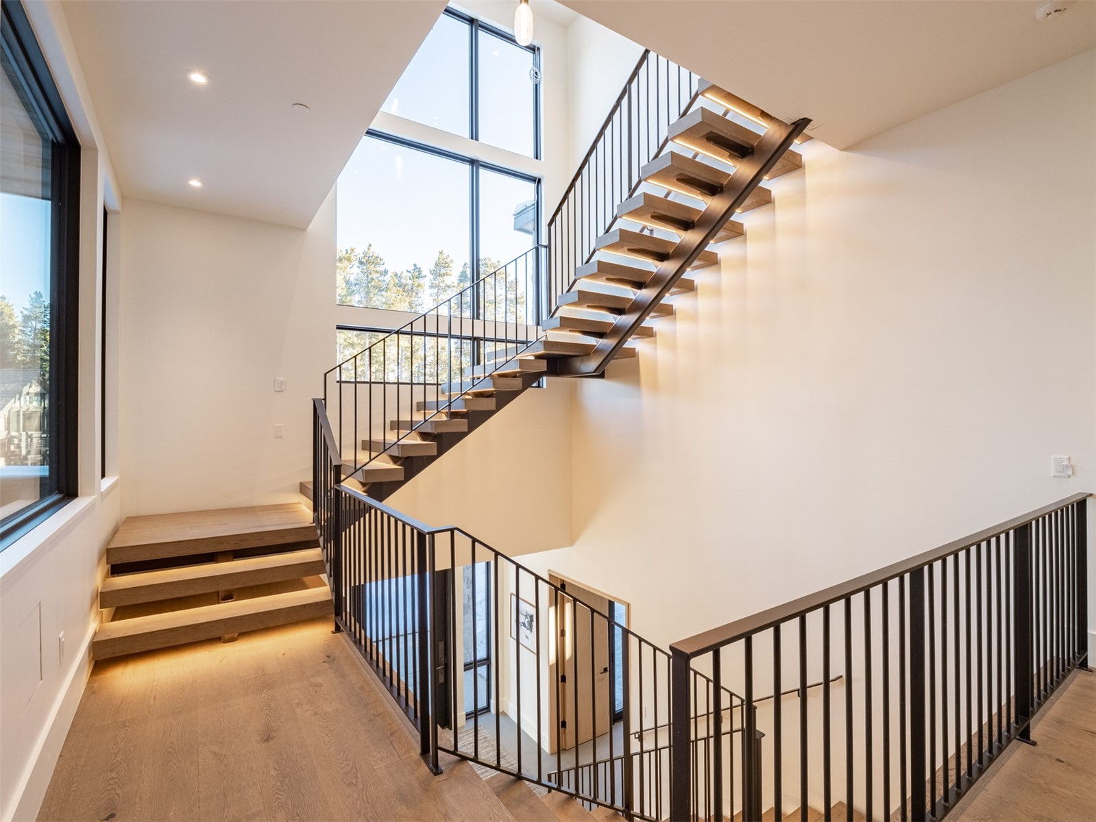 27 Boulder CIRCLE