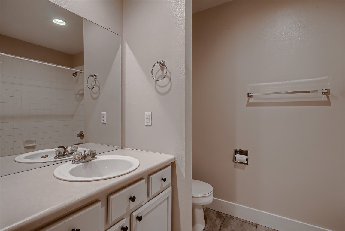 9053 W Phillips DRIVE 0