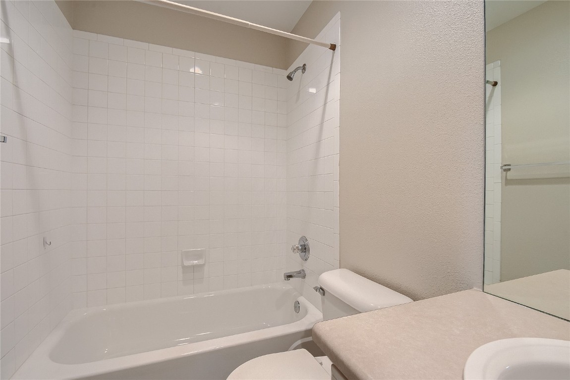 9053 W Phillips DRIVE 0