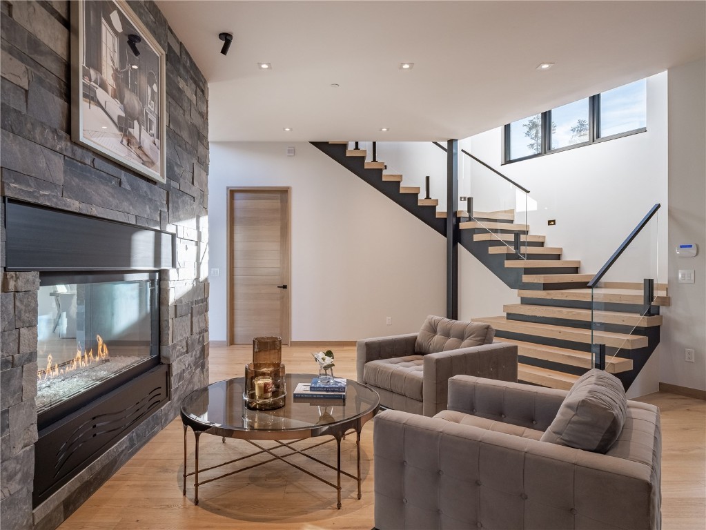 132 N Gold Flake TERRACE