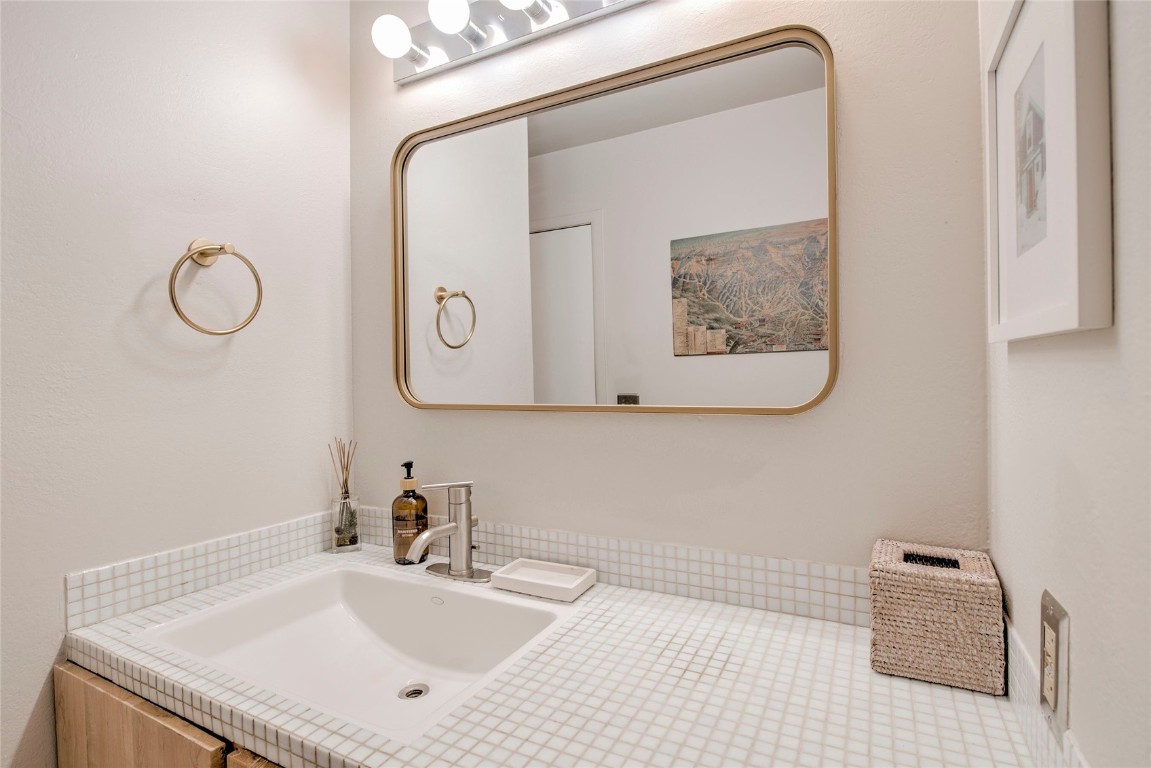 127 Broken Lance DRIVE A203