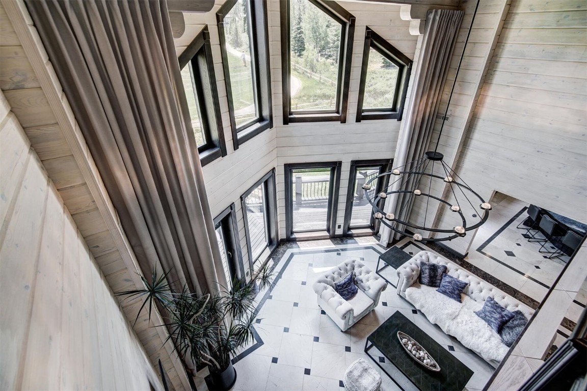 2446 Highlands DRIVE