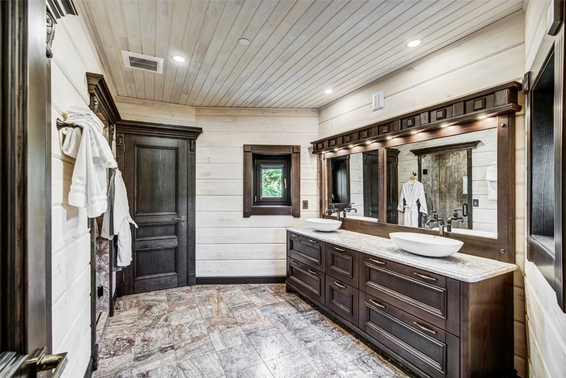 2446 Highlands DRIVE