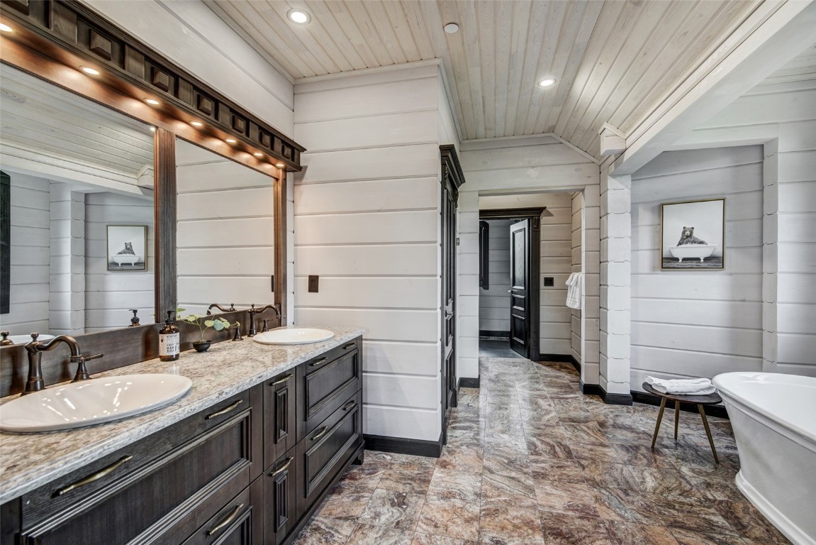 2446 Highlands DRIVE