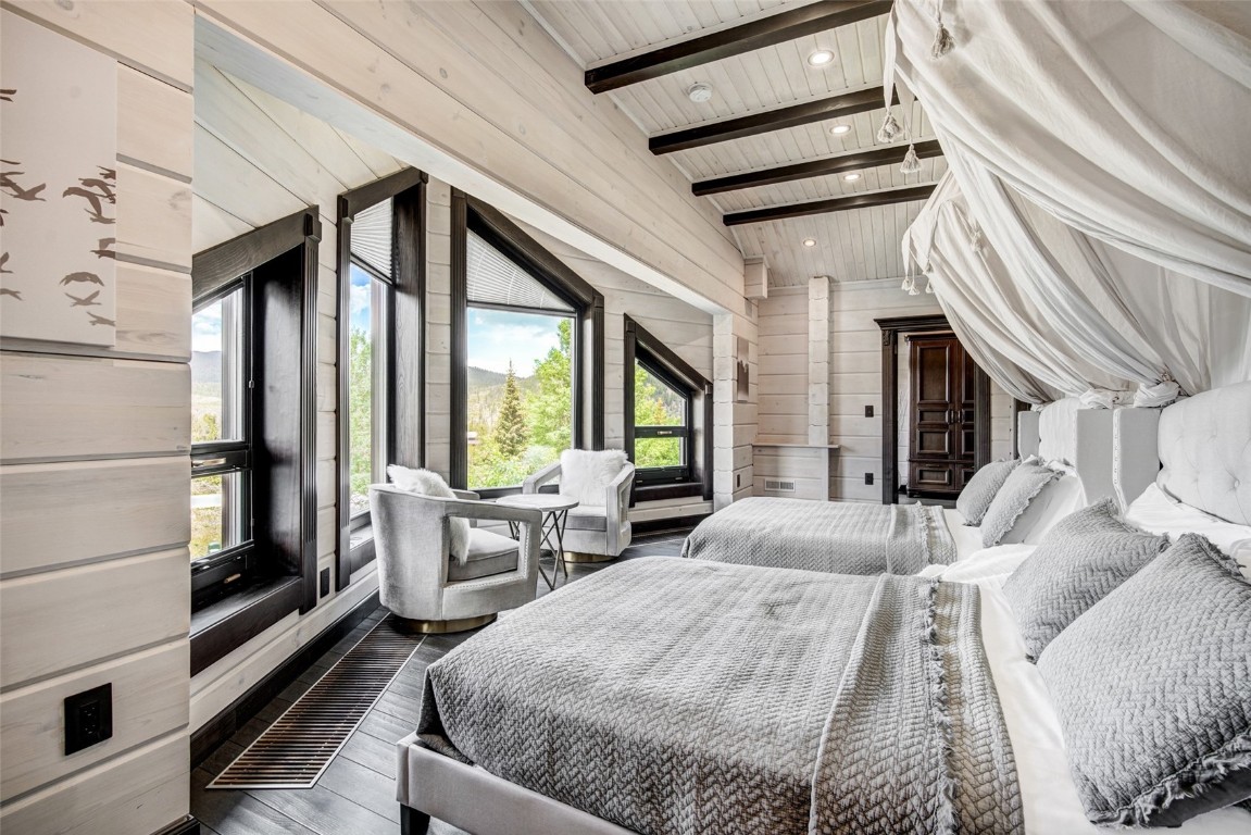 2446 Highlands DRIVE