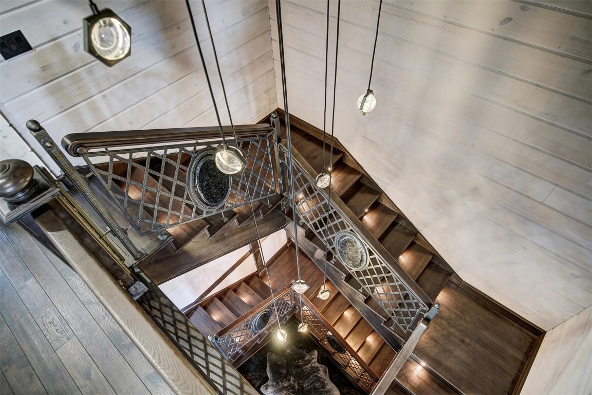 2446 Highlands DRIVE