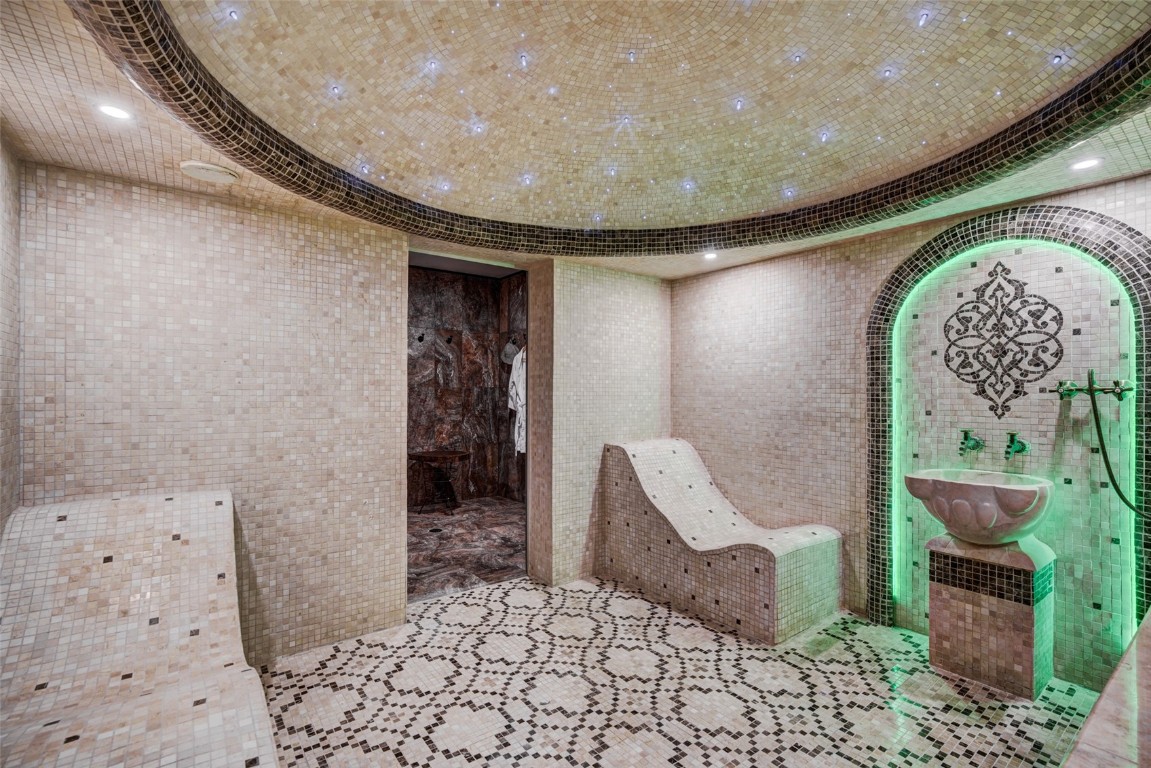 2446 Highlands DRIVE