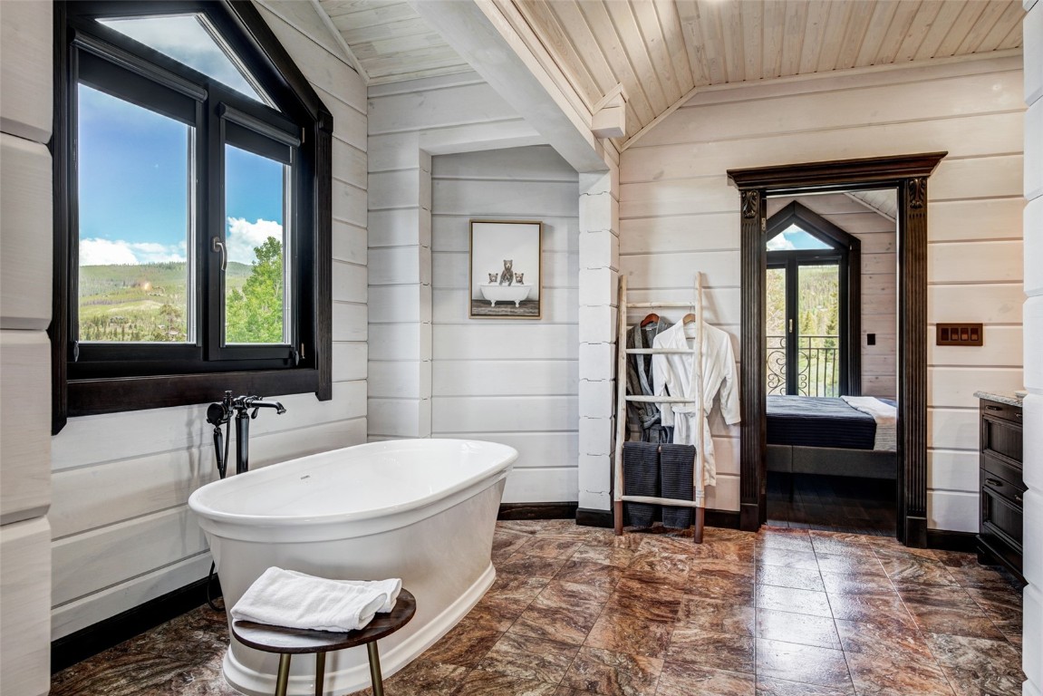 2446 Highlands DRIVE