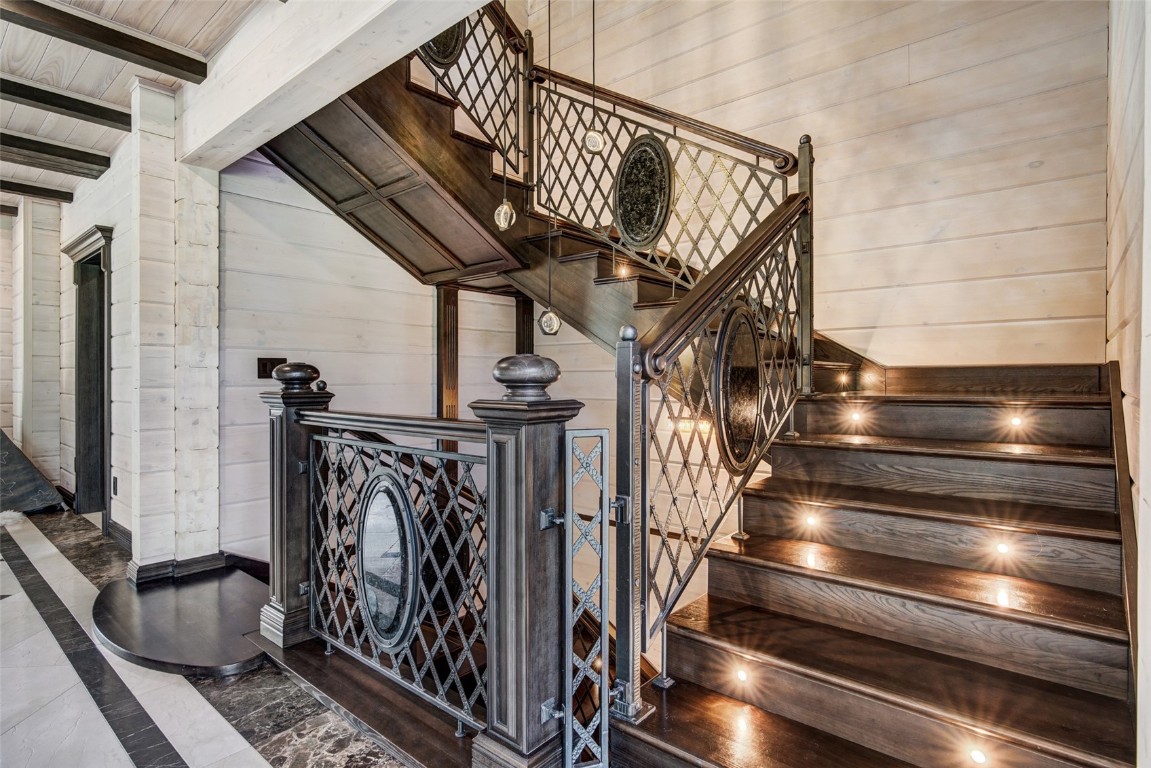 2446 Highlands DRIVE