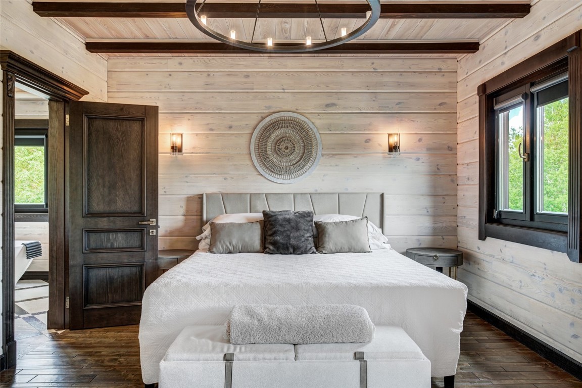 2446 Highlands DRIVE