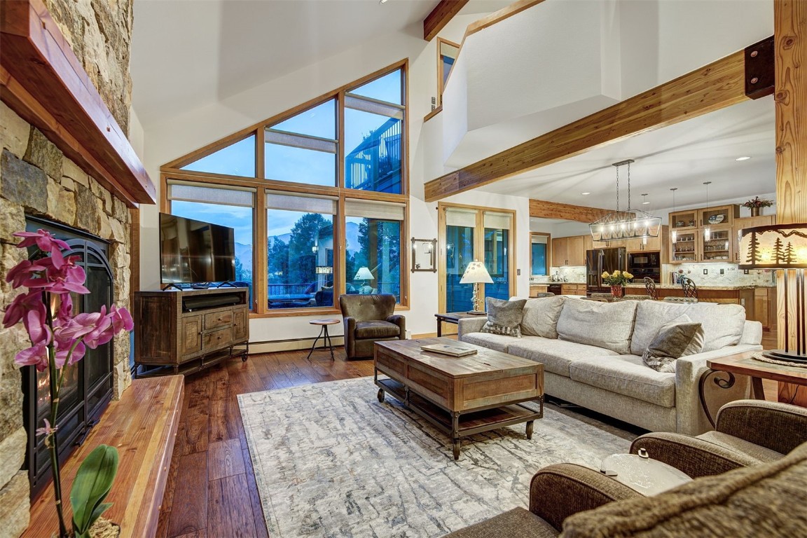 2210 Hamilton Creek ROAD